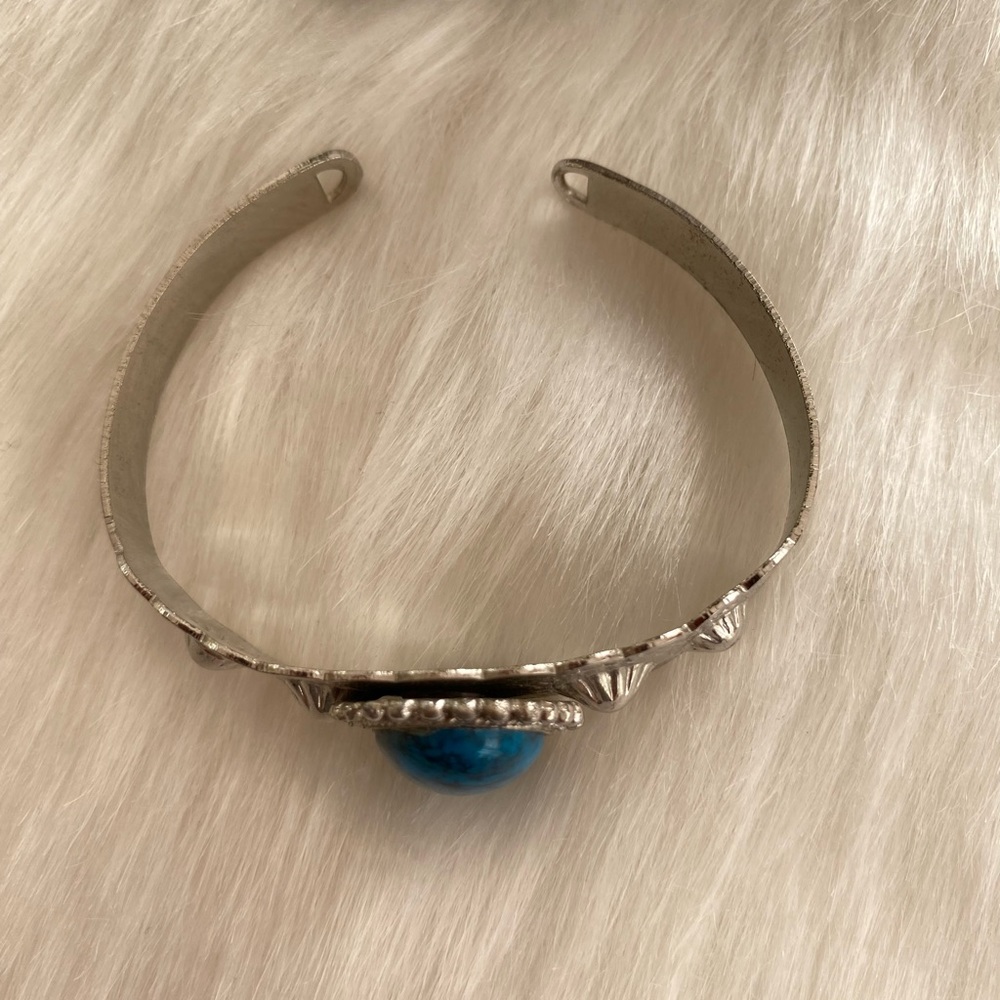 Half bangle bracelet - Picture 4 of 5